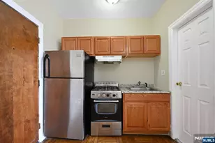 124 Storms Ave 4E, Jersey City, NJ 07306 - Photo 9