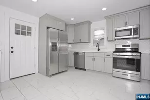 326 Ogden St, Orange, NJ 07050 - Photo 13