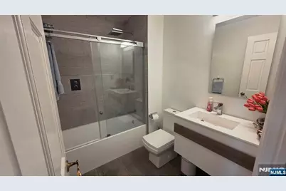 100-81 Shearwater, Jersey City, NJ 07305 - Photo 15