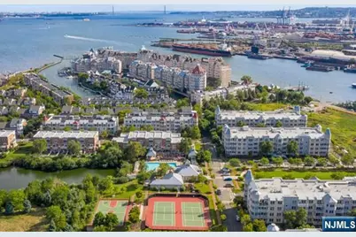 100-81 Shearwater, Jersey City, NJ 07305 - Photo 29