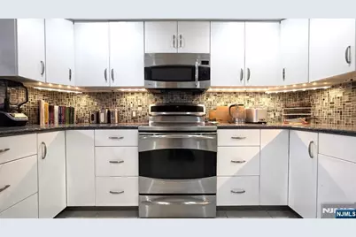 100-81 Shearwater, Jersey City, NJ 07305 - Photo 3