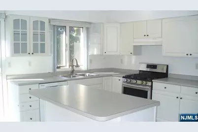 340 E Brinkerhoff Avenue A #A, Palisades Park, NJ 07650 - Photo 13