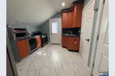 282 Harding Avenue 2nd Floor #2nd floor, Teaneck Township, NJ 07666 - Photo 9