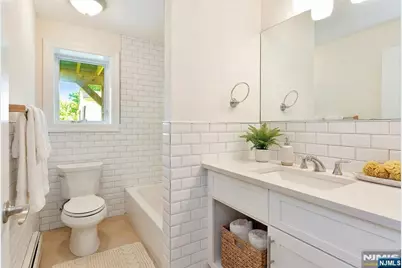 242 E Central Boulevard B #B, Palisades Park, NJ 07650 - Photo 9