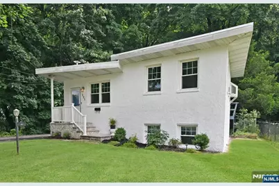 221 Lakeview Drive, Ridgewood, NJ 07450 - Photo 1