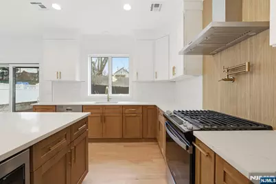 110 Platt Avenue, Saddle Brook Township, NJ 07663 - Photo 15