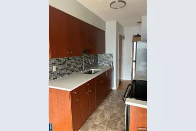 148 Undercliff Avenue 4 #4, Edgewater, NJ 07020 - Photo 3