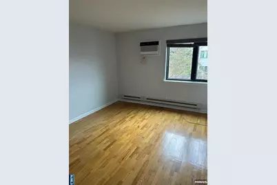 148 Undercliff Avenue 4 #4, Edgewater, NJ 07020 - Photo 7