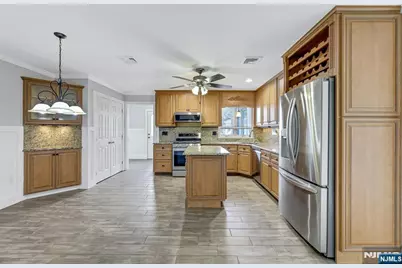 488 Fairlawn Parkway, Saddle Brook Township, NJ 07663 - Photo 9