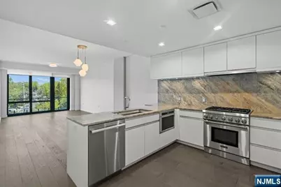 320 Adolphus Avenue 404 #404, Cliffside Park, NJ 07010 - Photo 1