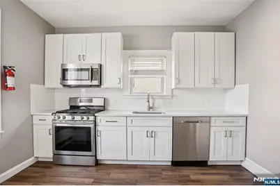 105 Livingston Avenue 1 #1, Lyndhurst Township, NJ 07071 - Photo 7