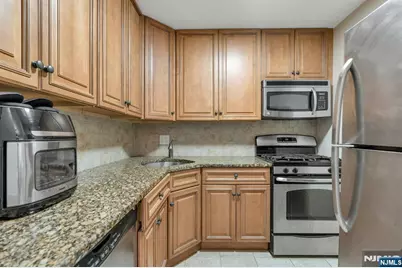 555 North Avenue 12 A #12 A, Fort Lee, NJ 07024 - Photo 3