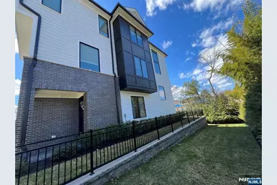 2 Skye Drive, Paramus, NJ 07652 - Photo 31