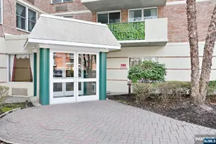 200 Grand Cove Way 2A, Edgewater, NJ 07020 - Photo 3