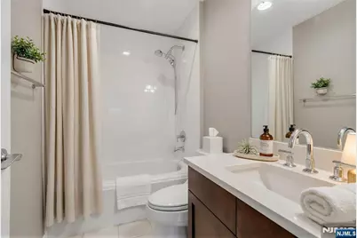 31 Cambridge Way, Weehawken, NJ 07086 - Photo 17
