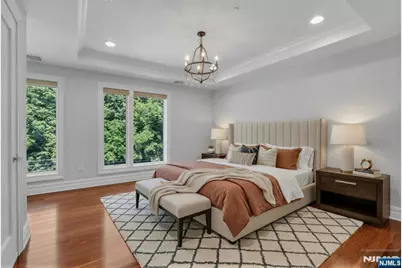 31 Cambridge Way, Weehawken, NJ 07086 - Photo 9