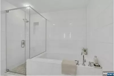 31 Cambridge Way, Weehawken, NJ 07086 - Photo 13