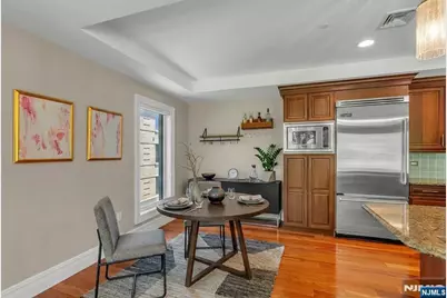 31 Cambridge Way, Weehawken, NJ 07086 - Photo 7