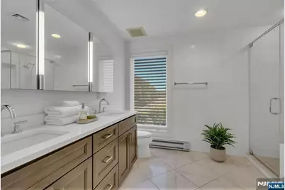 31 Cambridge Way, Weehawken, NJ 07086 - Photo 11