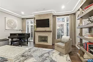 119 Hudson Cove, Edgewater, NJ 07020 - Photo 17