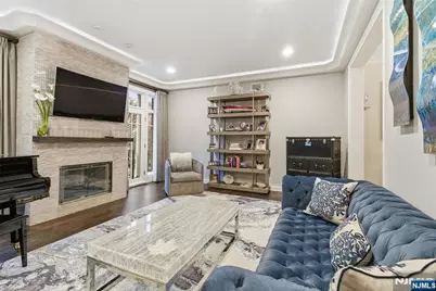 119 Hudson Cove, Edgewater, NJ 07020 - Photo 15