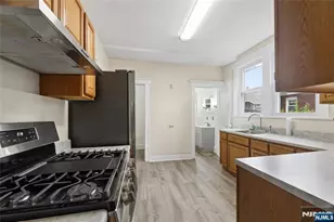 42 Walnut St, Rutherford, NJ 07070 - Photo 11