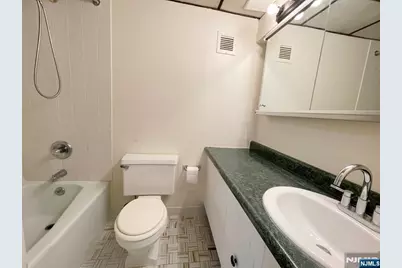 1600 Center Avenue 9C #9C, Fort Lee, NJ 07024 - Photo 21