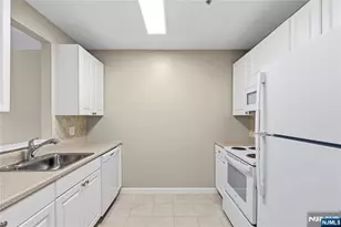 905 River Road 218, Edgewater, NJ 07020 - Photo 9