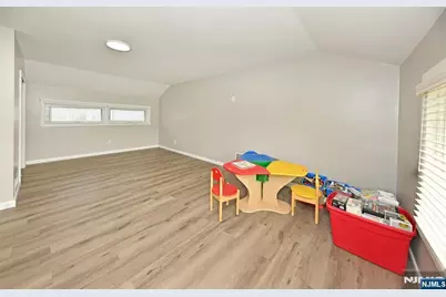 217 Sweetbriar Place, Paramus, NJ 07652 - Photo 15