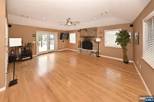 217 Sweetbriar Pl, Paramus, NJ 07652 - Photo 5