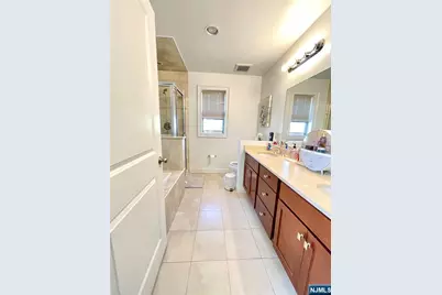 1625 Paterson Plank Road 18 #18, Secaucus, NJ 07094 - Photo 15