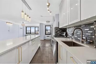 10 Huron Avenue 8J #8J, Jersey City, NJ 07306 - Photo 9