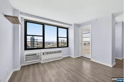 10 Huron Avenue 8J #8J, Jersey City, NJ 07306 - Photo 3