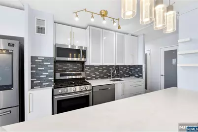 10 Huron Avenue 8J #8J, Jersey City, NJ 07306 - Photo 11