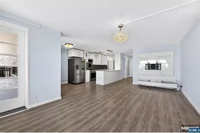 10 Huron Avenue 8J #8J, Jersey City, NJ 07306 - Photo 5