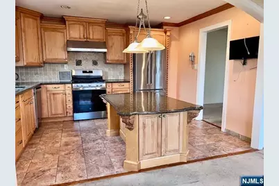 661 Clinton Place, Ridgefield, NJ 07657 - Photo 3