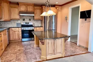 661 Clinton Pl, Ridgefield, NJ 07657 - Photo 3