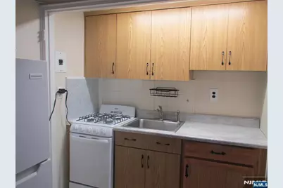 51 Hastings A #A, Rutherford, NJ 07070 - Photo 5