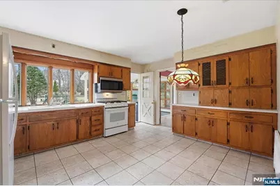 548 Covington Place, Wyckoff Township, NJ 07481 - Photo 11