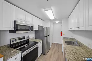 100 Old Palisade Road 2209, Fort Lee, NJ 07024 - Photo 13