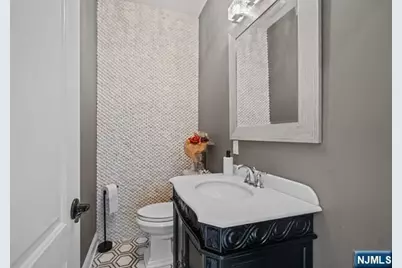 160 Lawrence Drive, Paramus, NJ 07652 - Photo 21