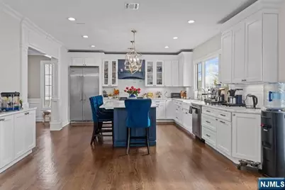 160 Lawrence Drive, Paramus, NJ 07652 - Photo 11