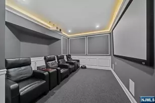 160 Lawrence Dr, Paramus, NJ 07652 - Photo 39