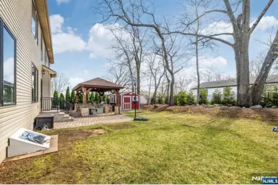 160 Lawrence Drive, Paramus, NJ 07652 - Photo 45