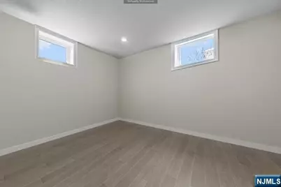 160 Lawrence Drive, Paramus, NJ 07652 - Photo 41