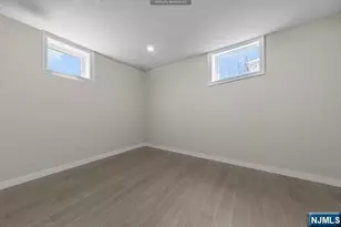 160 Lawrence Dr, Paramus, NJ 07652 - Photo 41