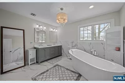 160 Lawrence Drive, Paramus, NJ 07652 - Photo 27