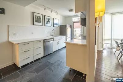 130 Kensington Drive, Fort Lee, NJ 07024 - Photo 15