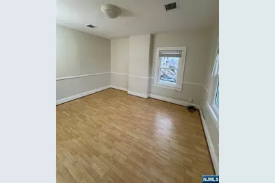 365 Commercial Avenue 2 #2, Cliffside Park, NJ 07010 - Photo 3