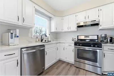 779 Riverside Avenue 201 #201, Lyndhurst Township, NJ 07071 - Photo 17